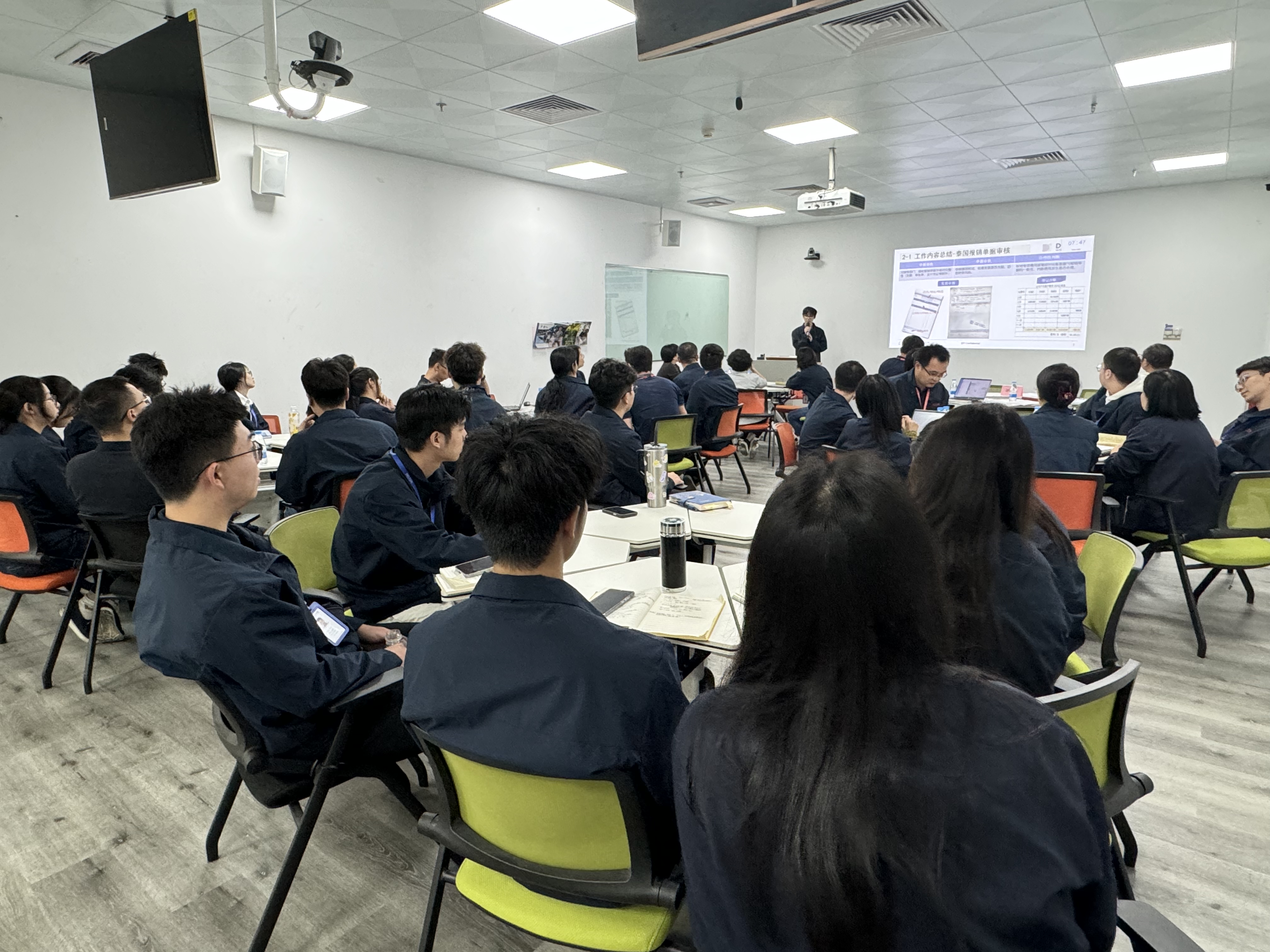 看见j9国际站备用生力军——2025届管培生述职汇报