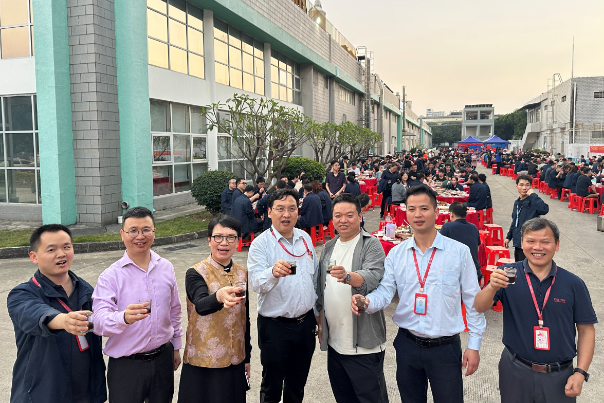 在j9国际站备用，我们这样过个暖心年！